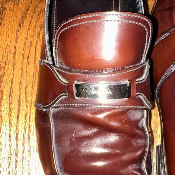 Only worn 4 times. Italian Prada mens 9, which is 10 US size - Picture 3 of 5